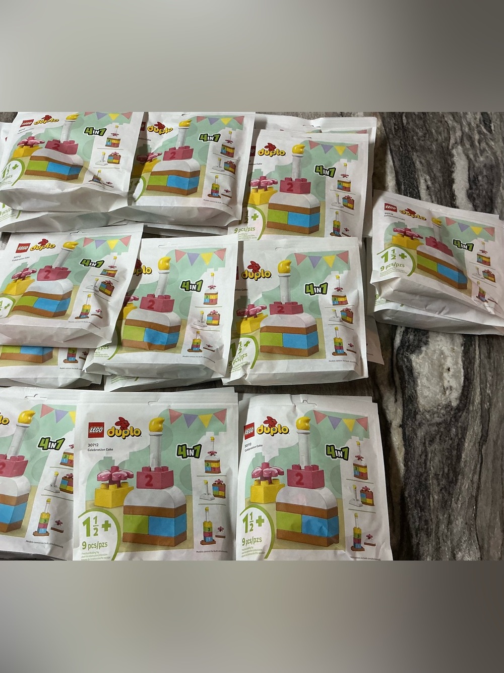 A lot of 20 LEGO Duplo 30712 Celebration Cake Preschool Building Toy Set (9 pcs)